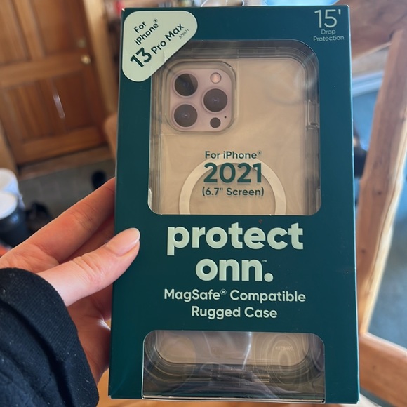 onn. MagSafe Compatible Phone Case for iPhone 13 Pro Max / iPhone 12 Pro Max - Picture 6 of 7